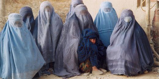 Die Afghanischen Frauen leiden auch nach der Herrschaft der Taliban an Unterdrückung.